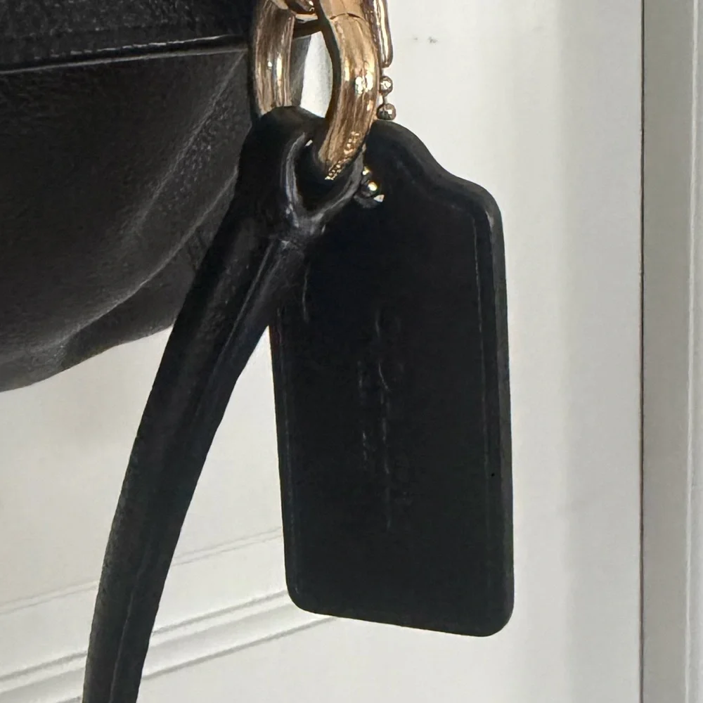 Coach Large Lexy Black Leather Shoulder Bag with Gold Hardware - Picture 5 of 9